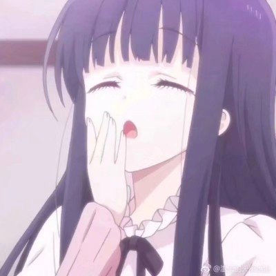 女子挖野菜挖到大蛇 双方都吓坏了